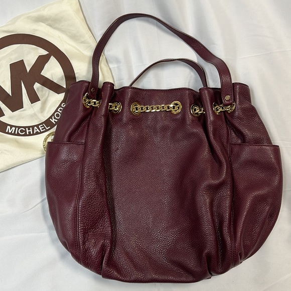 EUC - Michael Kors Pebbled Leather Shoulder Bag, Large Merlot with Gold Accents - Picture 3 of 9